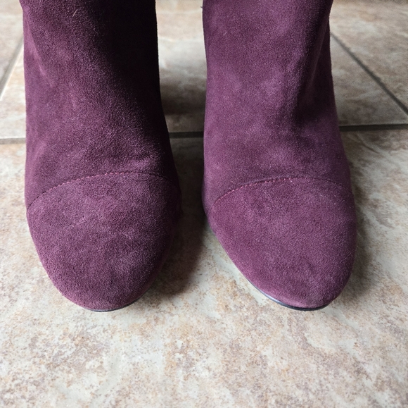 🔥🔥🔥SALE🔥🔥🔥Kendall & Kylie Burgundy Suede Booties - Picture 3 of 4